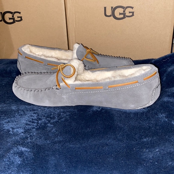 UGG DAKOTA - Picture 1 of 7